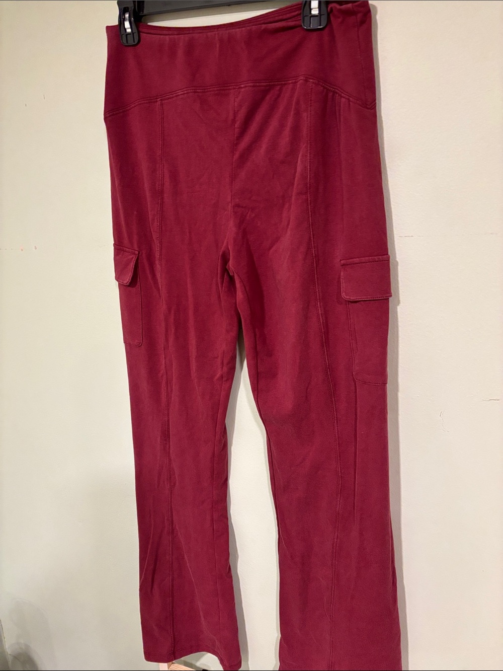 No Boundaries Women’s burgundy cargo pants pull-on wide waistband side pockets